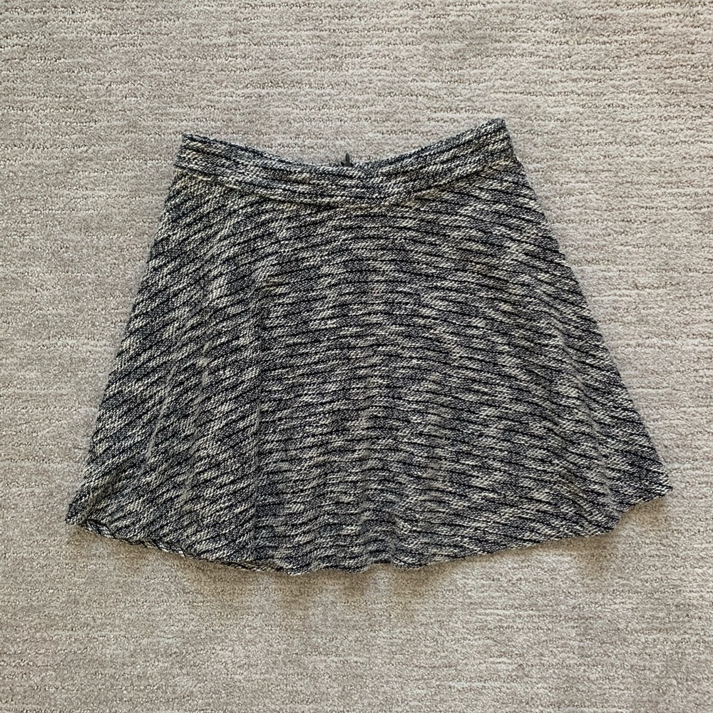 🪴$5/25🪴 Forever 21 Gray Metallic Textured Knit Mini Skater Skirt Medium